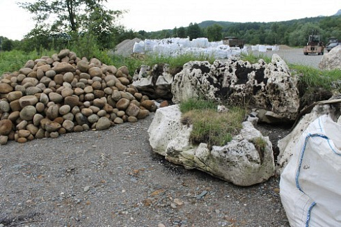 Kamenclub.ru: Песчаник ядра, фр. 100-300 мм  купить в Улан-Уде песчаник бежевый серый рыжий речная галька 5 000 руб/т   фото КАМЕНЬ КЛУБ