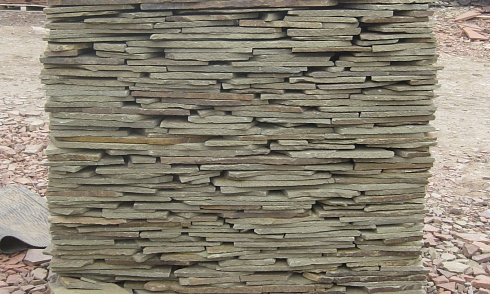 Kamenclub.ru: Песчаник пластушка серо-зеленый (1,5 см)  купить в Улан-Уде плитняк - пластушка серо-зеленый, серый, зеленый пластушка рваная ландшафтная колотая 10200 руб/м3   фото КАМЕНЬ КЛУБ