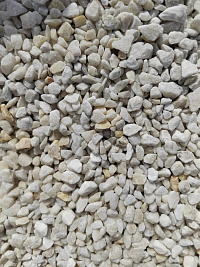 Kamenclub.ru: Мраморная крошка, щебень, цвет-белый, фр. 5-10 мм.  купить в Улан-Уде мрамор белый, айвори, молочный мраморная каменная крошка ландшафтная 12000 руб/т   фото КАМЕНЬ КЛУБ