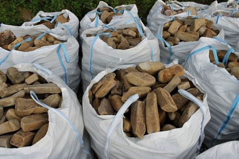 Kamenclub.ru: Песчаник для строительства и кладки блочный (фр 100-200 мм)  купить в Улан-Уде песчаник бежевый серый рыжий валун мелкий для строительства песчаник 6500 руб/т   фото КАМЕНЬ КЛУБ