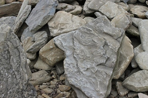 Kamenclub.ru: Песчаник декоративный ландшафтный (фр. 300-500 мм)  купить в Улан-Уде песчаник желтый рыжий серый зеленый валун речной окатанный природный песчаника 4 500 руб/т   фото КАМЕНЬ КЛУБ