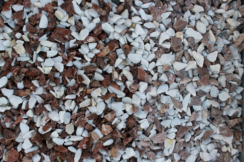 Kamenclub.ru: Мраморная крошка (щебень крошка микс: белый-розовый) фр. 10-20 мм.  купить в Улан-Уде мрамор белый, розовый каменный декоративный ландшафтный щебень 12000 руб/т   фото КАМЕНЬ КЛУБ